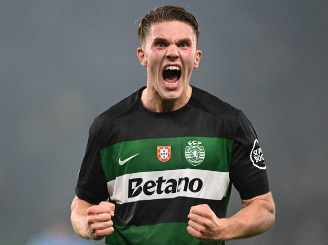 图片报：拜仁周四在贝肯鲍尔的墓前敬献了新花圈