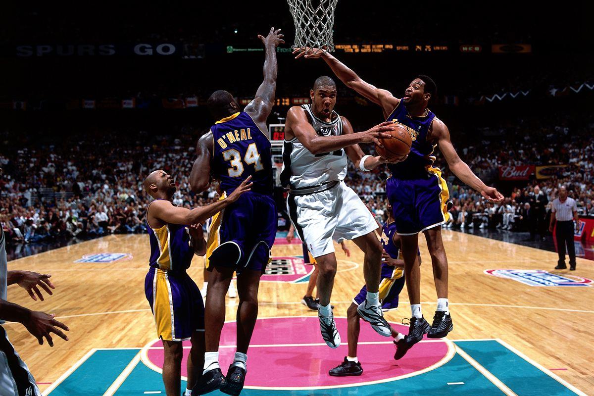 球迷举横幅感谢队长