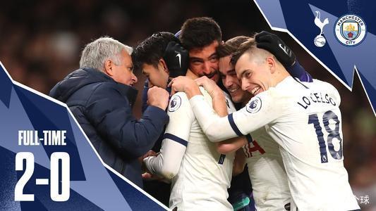 执法有温度，马宁在点球大战结束后，安慰南通队失点队员