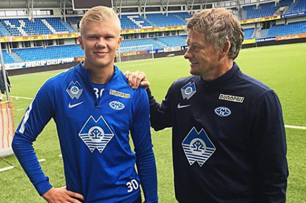 巴黎人报：一极端球迷组织庆祝成立20周年，在埃菲尔铁塔大放焰火