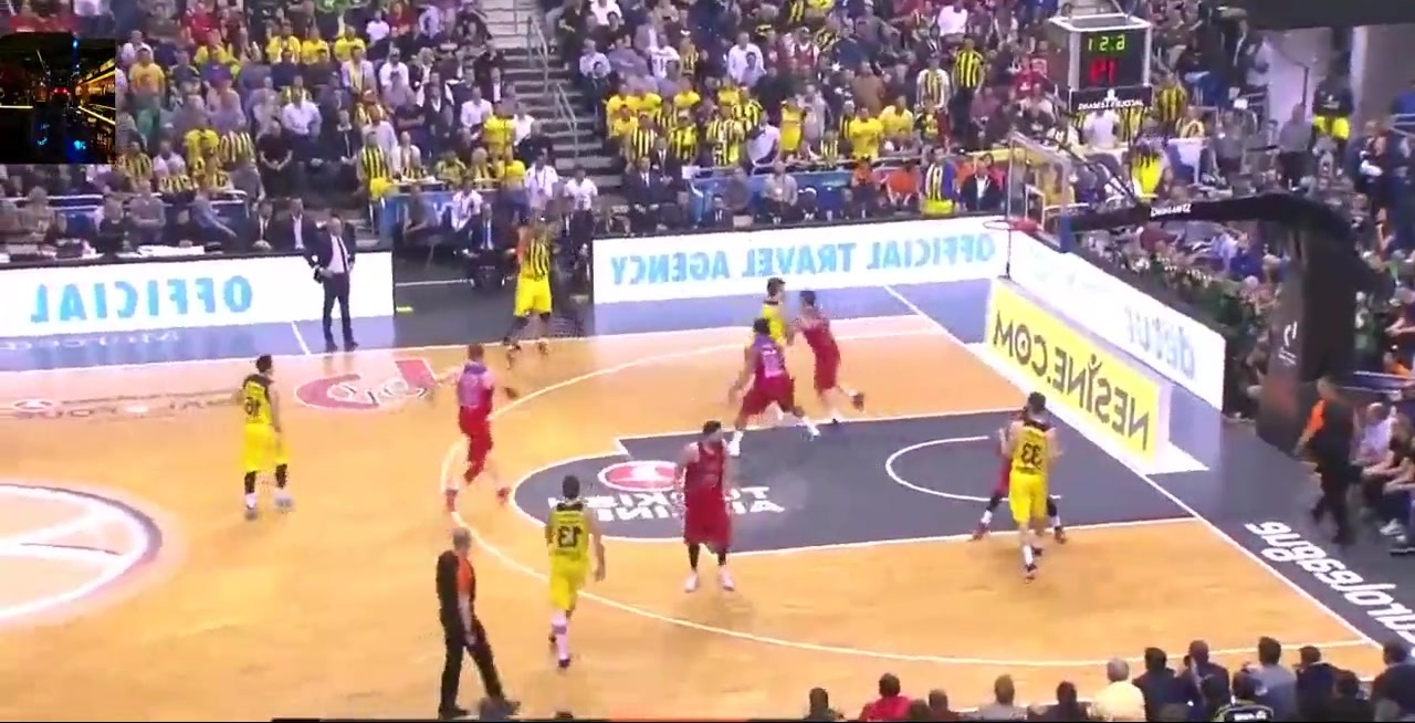 短道速滑世锦赛：中国队上冰训练 生日歌送上祝福