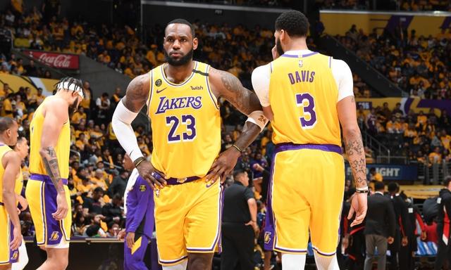 成都球迷怒喷自家球员：球迷和谁有仇你们就输谁，我们要不要脸？