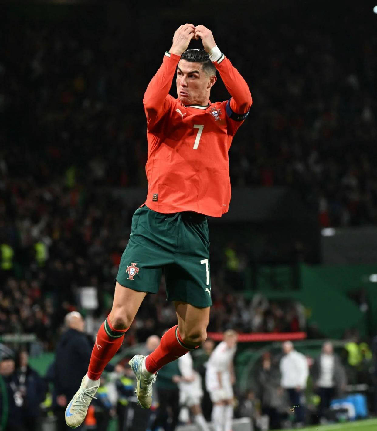 解析圣地亚哥教士的农场深度与引援平衡