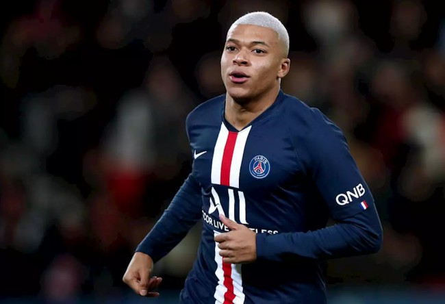 缺阵期间在板凳指挥对你领导力有帮助吗？杰威：他们根本不听