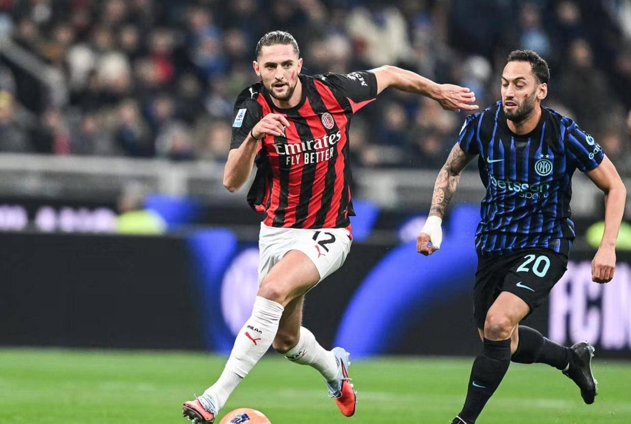 卡洛斯：C罗是所有球员的榜样；相比小罗我更爱去大罗的派对