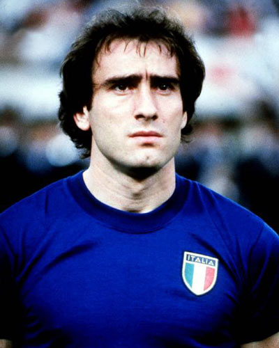 足坛精彩一夜：曼联3-2逆转，阿森纳送利物浦大礼，巴黎7球狂胜