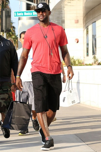 卡尔·瑞普肯在 2001 年全明星赛中击出本垒打并荣膺 MVP，随后正式结束其伟大的职业生涯